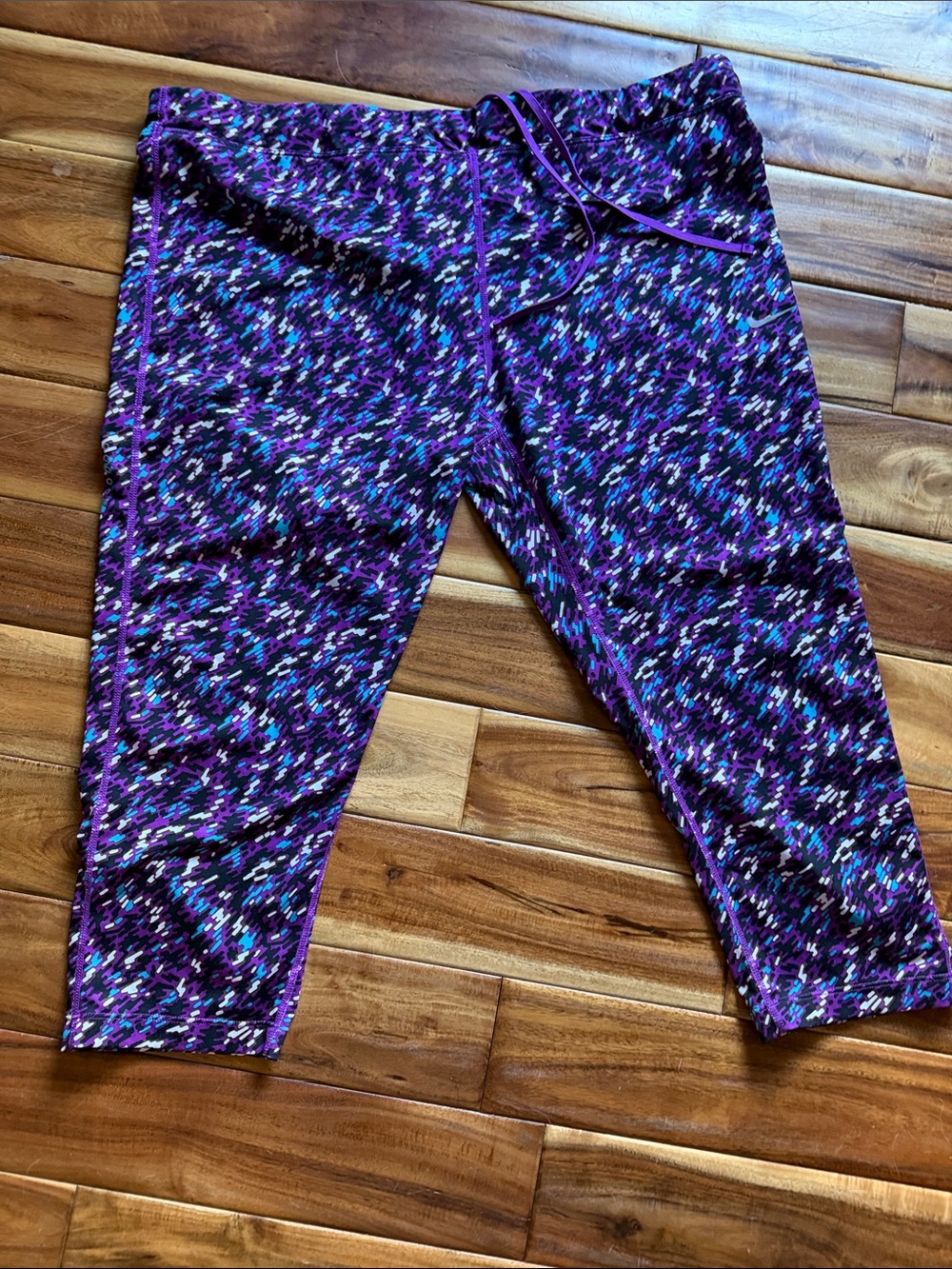 Nike Women’s Purple & Black Multi-Print Capri Leggings